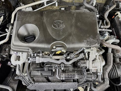 Used 2019 Toyota RAV4 XLE Premium image 38