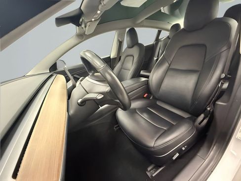 Used 2018 Tesla Model 3 Long Range RWD image 10