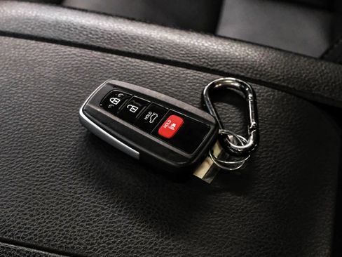 Used 2019 Toyota Highlander XLE image 71