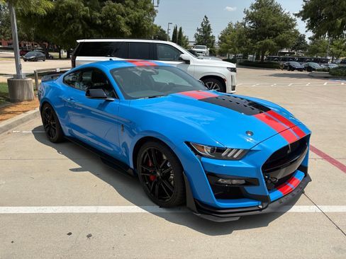 Used 2022 Ford Mustang Shelby GT500 w/ Technology Package RWD image 2