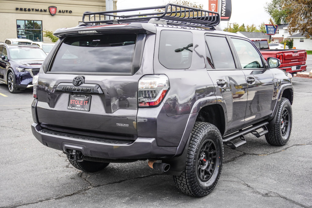 Used 2021 Toyota 4Runner Venture w/ Moonroof Package AWD/4WD image 25