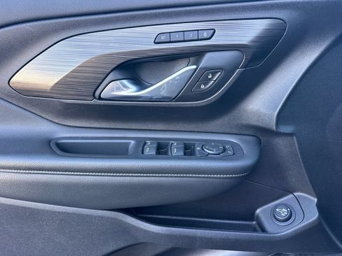 Used 2024 GMC Terrain SLT AWD/4WD image 12