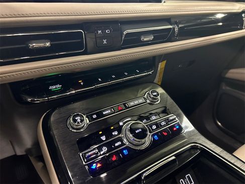 Used 2023 Lincoln Nautilus Reserve w/ Equipment Group 201A image 18