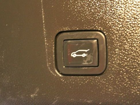 Used 2019 Chevrolet Traverse LT w/ LT Premium Package image 18