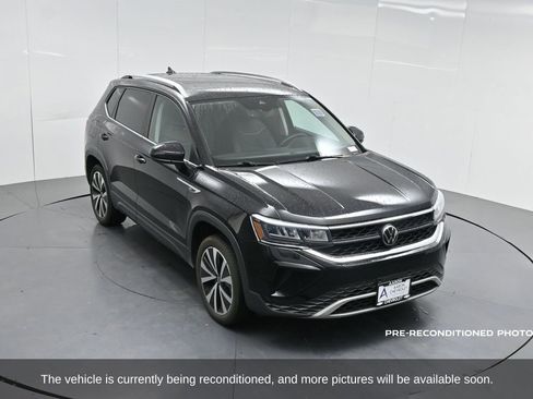 Used 2023 Volkswagen Taos SE w/ Panoramic Sunroof Package image 52