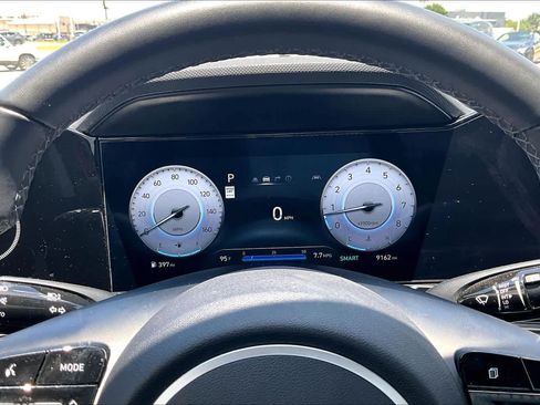 Used 2025 Hyundai Elantra Limited FWD image 23
