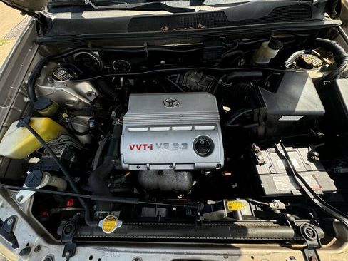 Used 2005 Toyota Highlander 4WD V6 w/ 3rd Row image 21