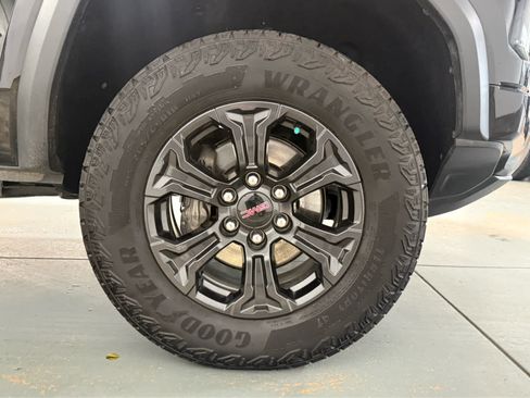 Used 2024 GMC Canyon Elevation w/ Convenience Package AWD/4WD image 9