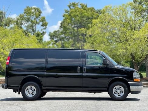 Used 2019 Chevrolet Express 2500 w/ Driver Convenience Package RWD image 4