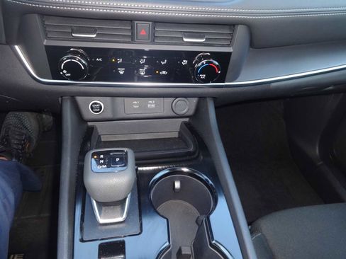 Used 2023 Nissan Rogue S image 23