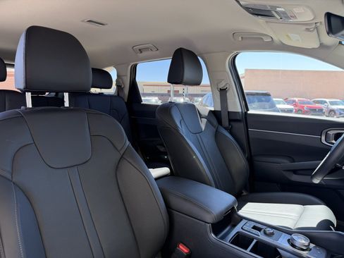 Used 2025 Kia Sorento EX FWD image 42