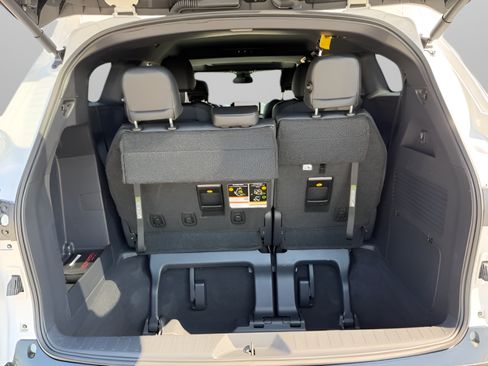 Used 2025 Toyota Sienna XSE w/ XSE Plus Package AWD/4WD image 27