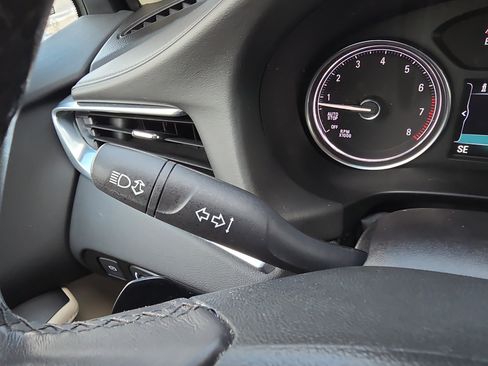 Used 2018 Buick Enclave Essence image 21