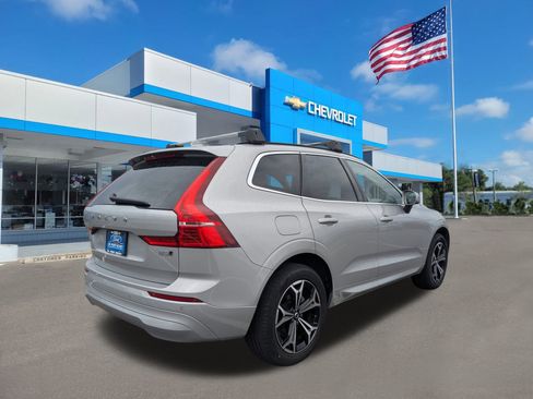 Used 2022 Volvo XC60 B5 Momentum w/ Climate Package image 4