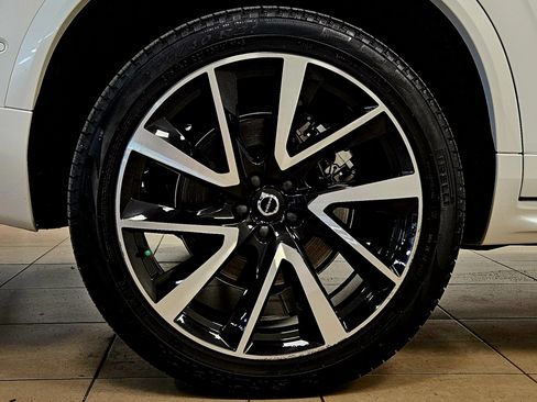 Used 2023 Volvo XC90 B5 Plus AWD/4WD image 38