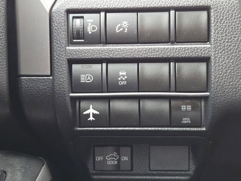 Used 2024 Toyota Tacoma TRD Sport AWD/4WD image 23