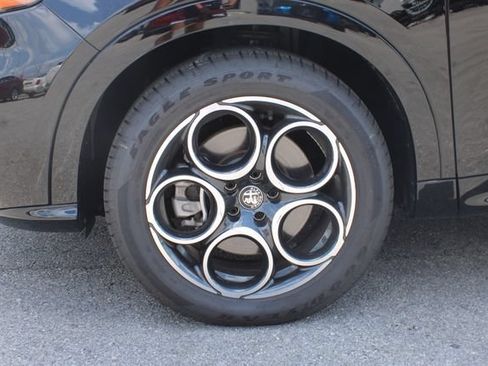 Used 2025 Alfa Romeo Tonale AWD/4WD image 35