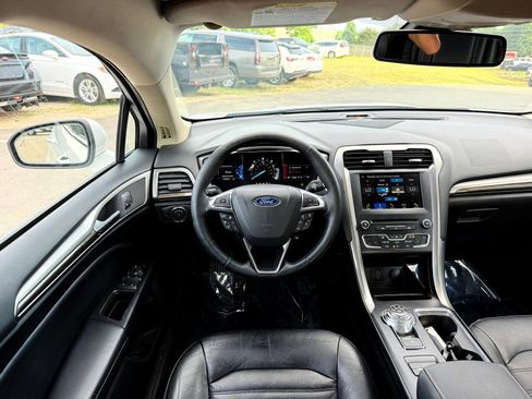 Used 2018 Ford Fusion SE w/ Equipment Group 602A FWD image 24