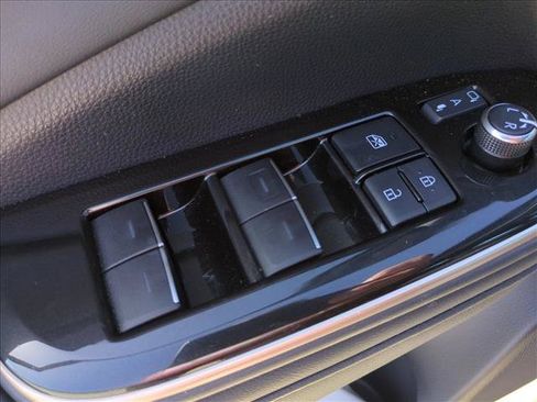 Certified 2025 Toyota Crown AWD/4WD image 12