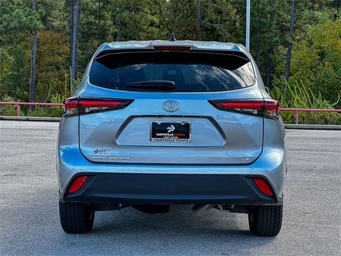 Used 2024 Toyota Highlander LE image 7