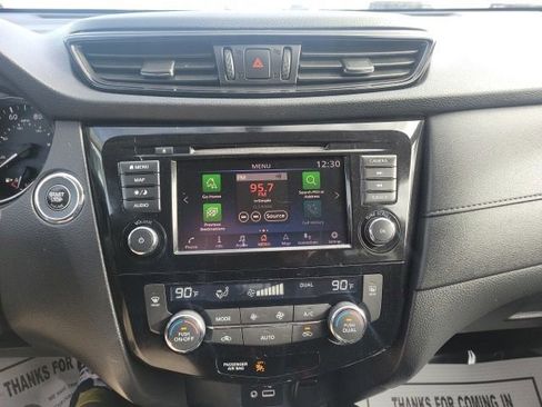 Used 2018 Nissan Rogue SV w/ Premium Package image 15