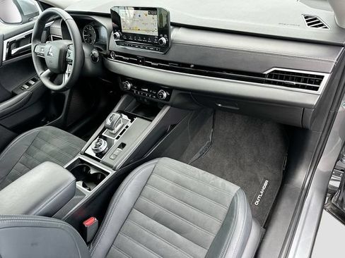 Used 2023 Mitsubishi Outlander SE FWD image 30