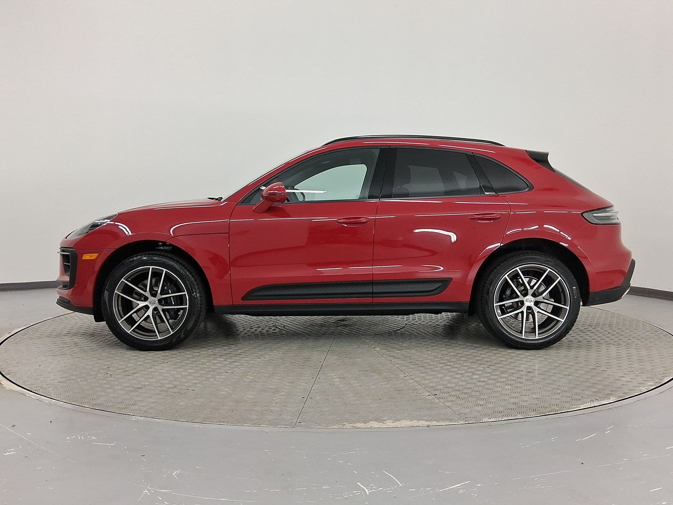 Used 2026 Porsche Macan AWD/4WD image 2