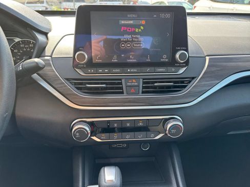Used 2025 Nissan Altima 2.5 SV FWD image 17
