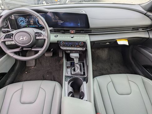New 2025 Hyundai Elantra Limited FWD image 14