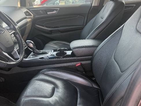 Used 2018 Ford Edge Titanium w/ Technology Package AWD/4WD image 3