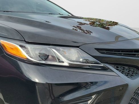 Used 2020 Toyota Camry SE w/ Convenience Package FWD image 9