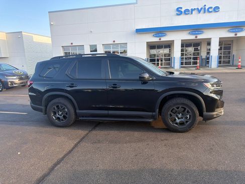 Used 2025 Honda Pilot TrailSport image 32