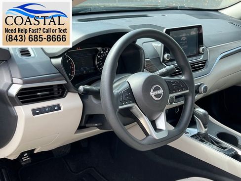 Used 2025 Nissan Altima 2.5 SV FWD image 6