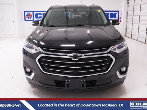 Used 2021 Chevrolet Traverse LT FWD image 2