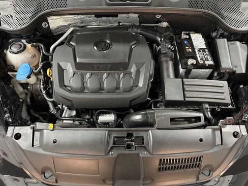 Used 2018 Volkswagen Beetle 2.0T FWD image 34