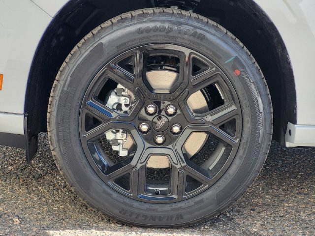 New 2026 Ford Maverick Lobo AWD/4WD image 18