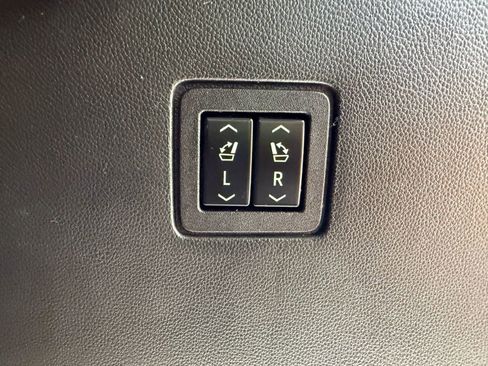 Used 2022 Chevrolet Traverse High Country image 29