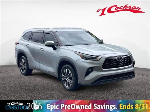 Used 2021 Toyota Highlander XLE AWD/4WD image 1