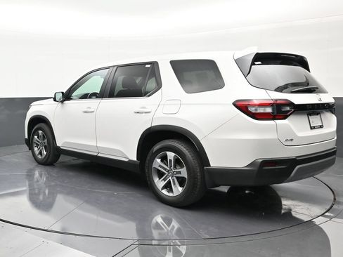 Used 2024 Honda Pilot EX-L image 3