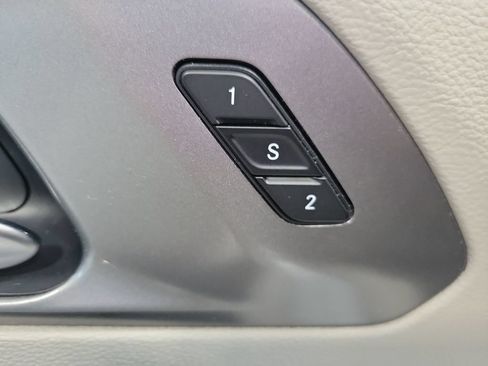 Used 2023 Chrysler Pacifica Touring-L FWD image 32