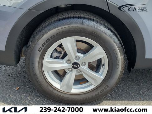 Certified 2025 Kia Sorento LX FWD image 9