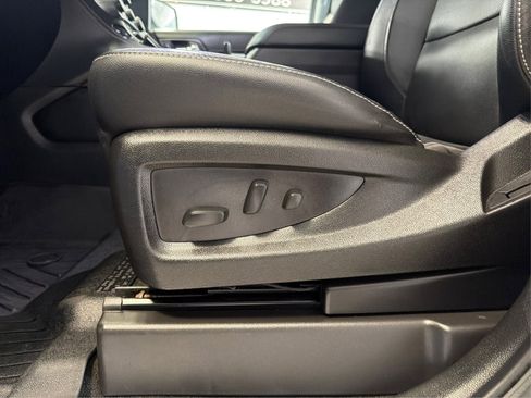 Used 2018 Chevrolet Suburban Premier AWD/4WD image 23