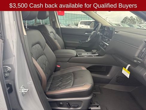New 2026 Nissan Pathfinder Platinum image 40