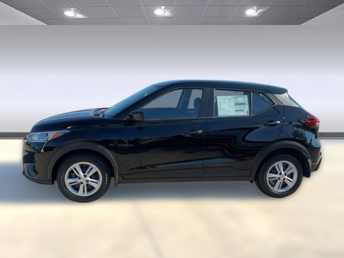 New 2025 Nissan Kicks Play S image 2