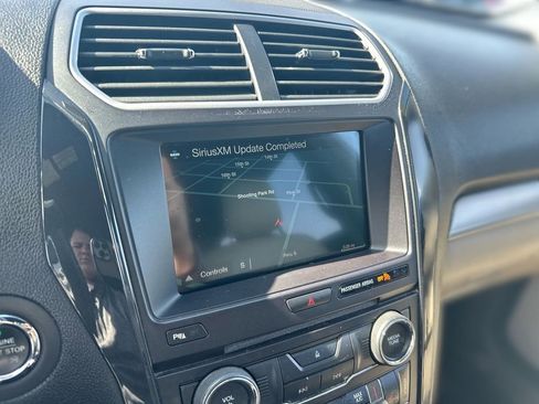 Used 2018 Ford Explorer XLT w/ Equipment Group 202A image 18