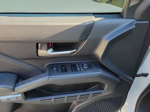 Certified 2025 Toyota Tacoma TRD Off-Road image 7