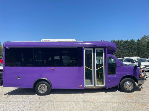 Used 2015 Chevrolet Express 4500 w/ Shuttle Bus Package RWD image 6