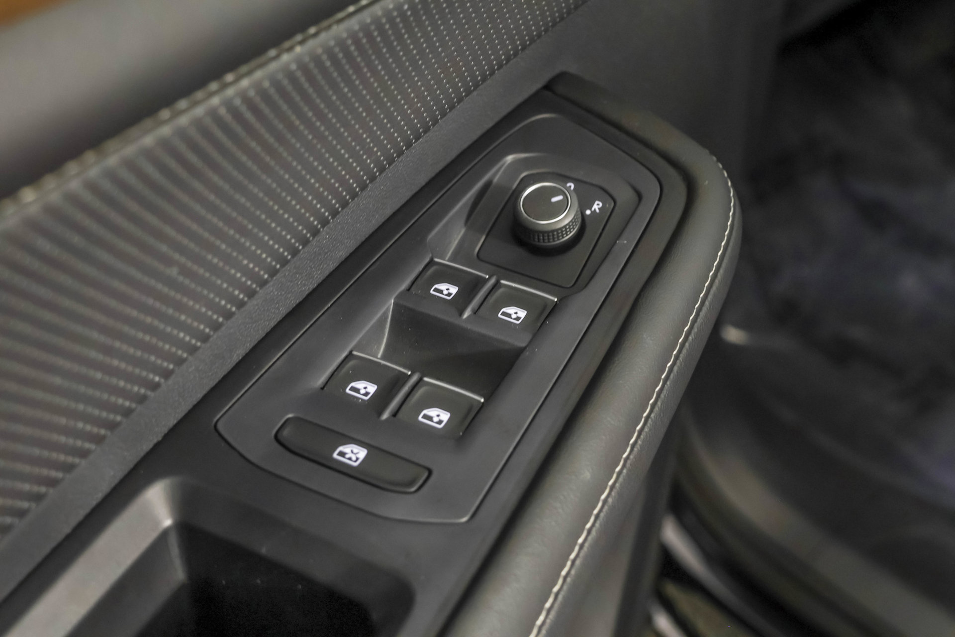 Used 2024 Volkswagen Atlas SE AWD/4WD image 33