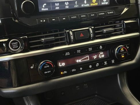 Used 2024 Nissan Pathfinder SL AWD/4WD image 29