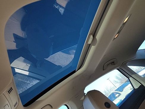 Used 2019 Volkswagen Jetta SE w/ Cold Weather Package image 15